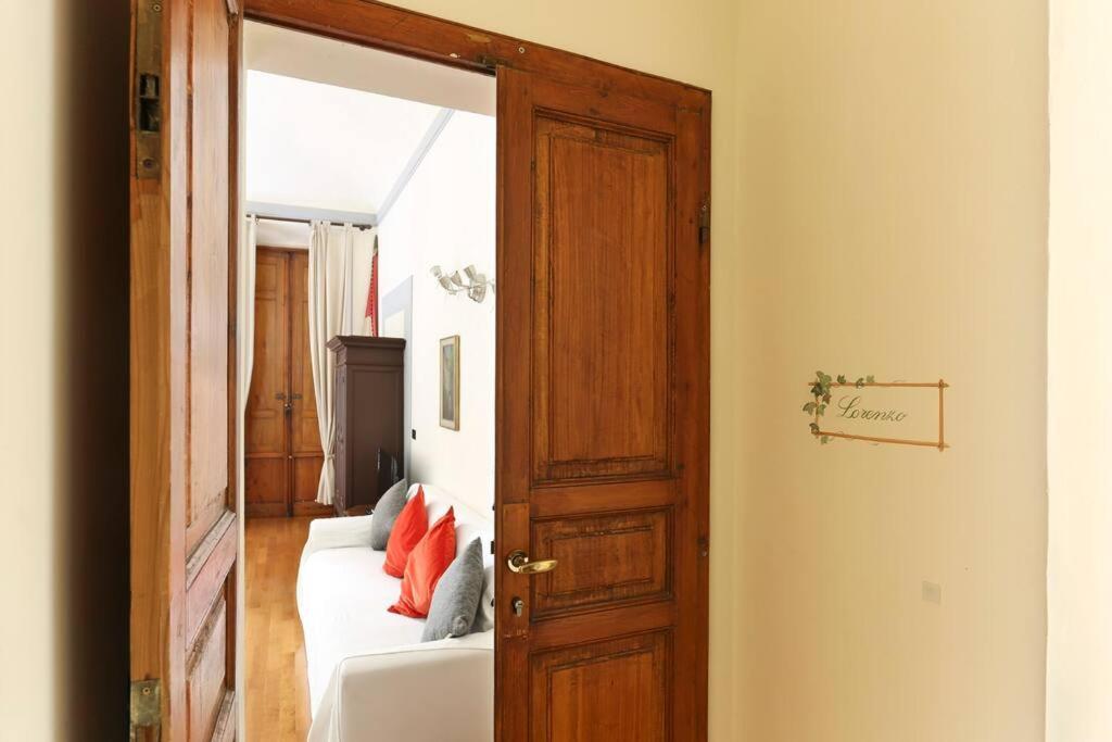 Appartement Next To The Duomo Of Florence, Lorenzo, With Private Terrace Florence